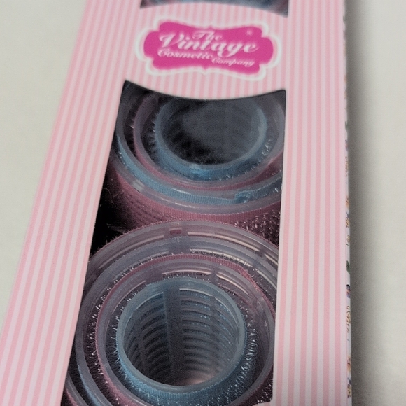 Vintage Cosmetic Company 16 Piece Velcro Roller Set - Picture 5 of 8